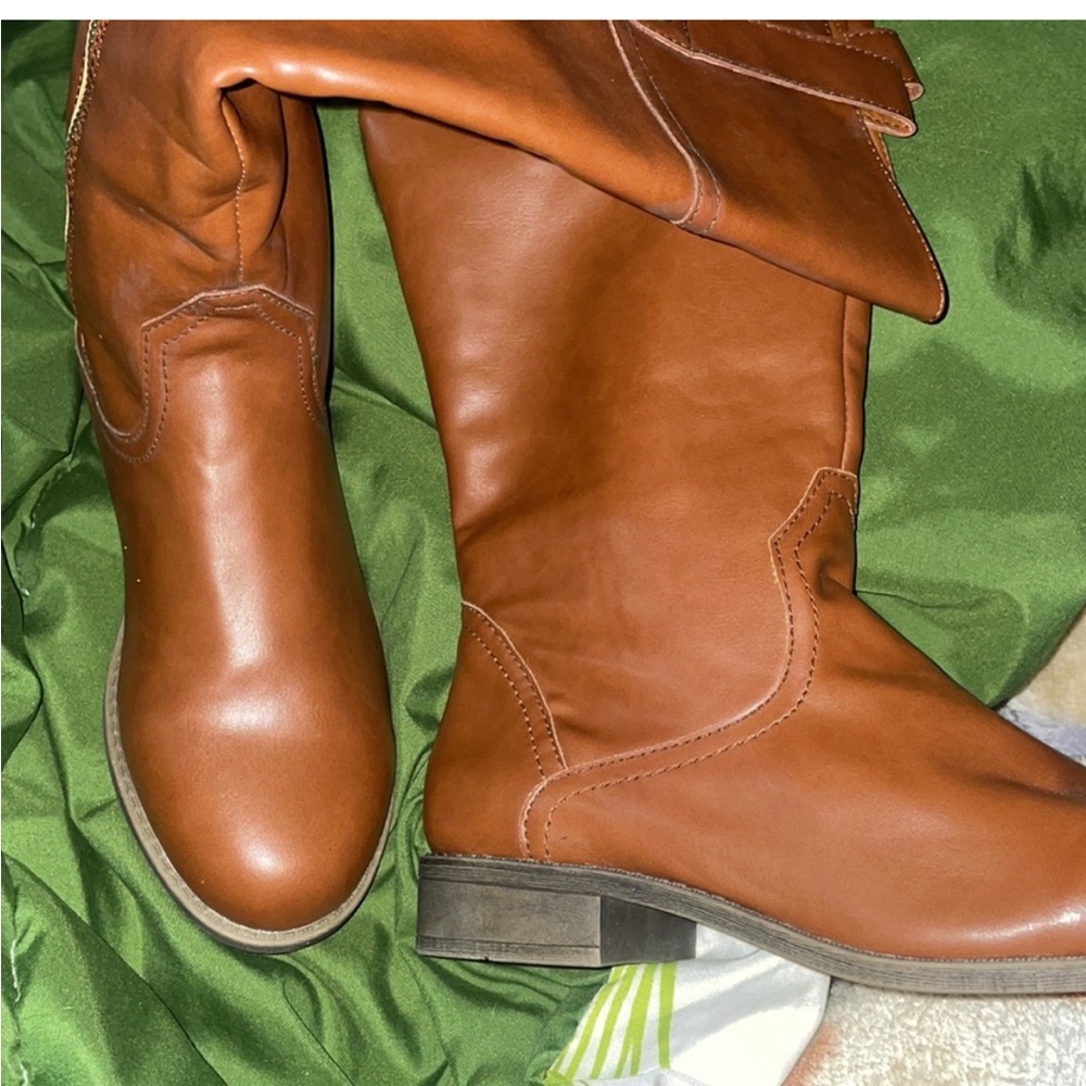Women boots NWOT